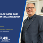 Rui-Eduardo-Schurmann-assume-a-diretoria-da-ABIH-SC-1